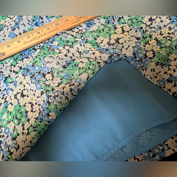 LOFT LIGHT BLUE/GREEN/BLACK FLORAL RUFFLED SLEEVES, SIZE MEDIUM V NECK - Picture 2 of 14
